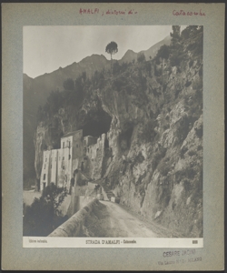 Amalfi - Strada e veduta delle catacombe