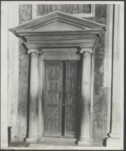 Scultura - Porta dei martiri - Donatello - Firenze - Chiesa di S. Lorenzo - Sacrestia Vecchia