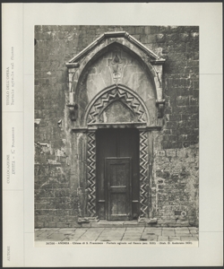 Andria - Chiesa di S. Francesco -partcolare del portale ogivale duecentesco nel fianco