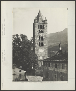 Aosta - Chiesa di S. Orso - particolare del campanile duecentesco