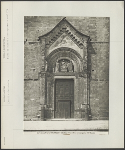 Arezzo - Cattedrale - particolare del portale sul fianco sud