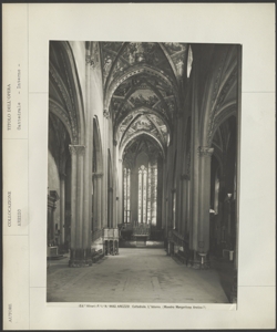 Arezzo - Cattedrale - interno - particolare della navata centrale, della zona presbiteriale e absidale