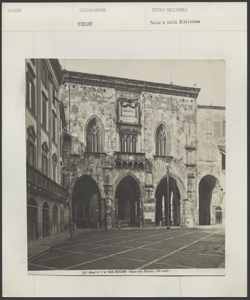 Bergamo - Palazzo della Biblioteca - esterno - facciata e piazza antistante