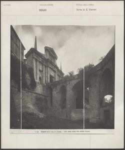 Bergamo - Porta di S. Giacomo vista dal basso