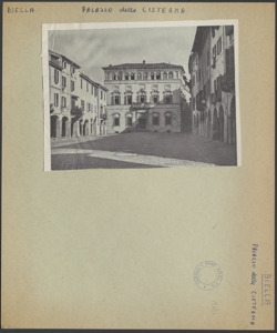Biella - Palazzo della Cisterna - esterno e piazza antistante