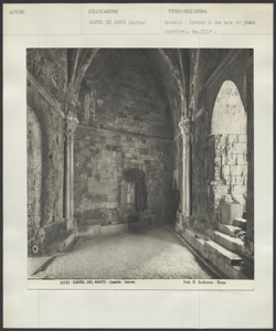 Andria - Castel del Monte - Interno di una sala del piano superiore