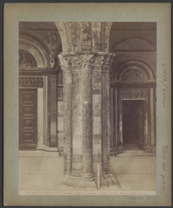 Lucca - Cattedrale - Piloni del portico