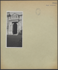 Mantova - Piazza Sordello - portone