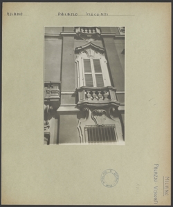 Milano - palazzo Visconti - Finestra