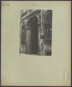 Milano - Via Nerino - Portone e finestra