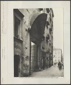 Napoli - Chiesa di Santa Chiara - Porta di accesso al recinto