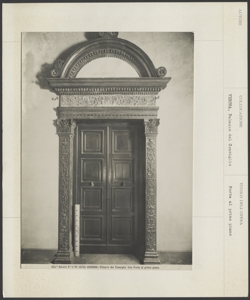 Verona - Palazzo del Consiglio - Interno - Porta