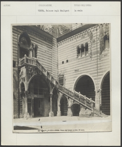 Verona - Palazzo degli Scaligeri - Cortile - Scala