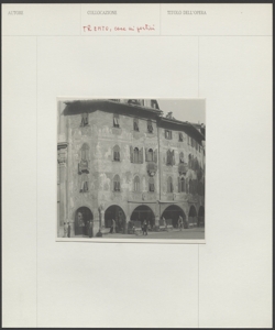 Trento - Piazza del Duomo - Facciata - Portico - Affresco