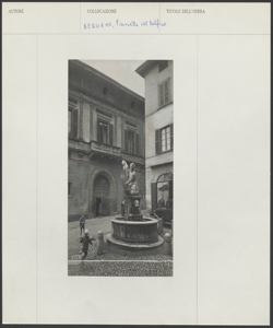 Bergamo - Piazzetta del Delfino - Fontana