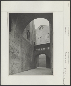 Mantova - Palazzo della Ragione - Volta del Podestà - Edificio Architettonico