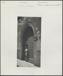 Verona - Via Duomo - Portale - Palazzo Rovagnini-Bertolani - Esterno