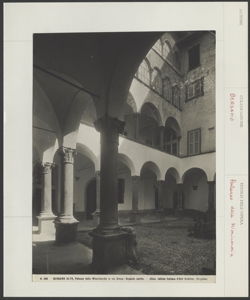 Bergamo - Palazzo della Misericordia - Cortile