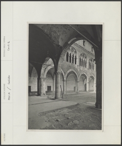 Pavia - Castello - Cortile - Portici