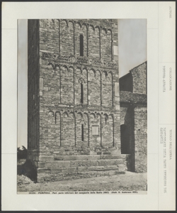 Pomposa - Abbazia - Particolare della parte inferiore del campanile