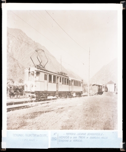 SUP-20580-0002252 ferrovia Locarno-Domodossola, incrocio di due treni