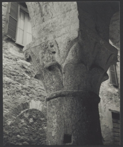 Spoleto - Chiesa di S. Agata - Nartece, particolare di un capitello
