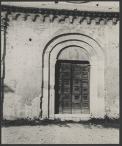 Spoleto - Chiesa di S. Paolo inter Vineas - portale d'ingresso della facciata