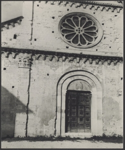 Spoleto - Chiesa di S. Paolo inter Vineas - particolare della parte centrale della facciata